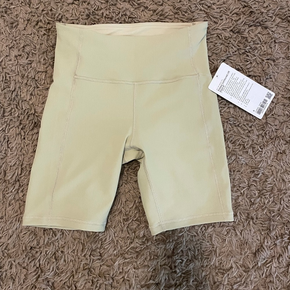 Lululemon Ribbed Contour HR 8 inch Shorts - Size 6 (fit better for size 8)